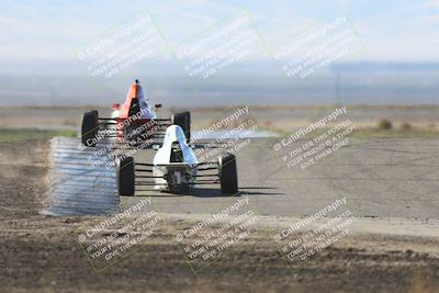 media/Oct-26-2025-CalClub SCCA (Sun) [[8ce1e69566]]/Group 6/Grapevine/
